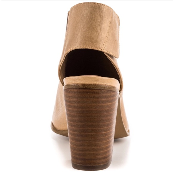 Cream Leather Peep Toe Velcro Ankle Bootie Shootie - Picture 4 of 6